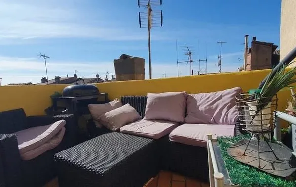 Maison de ville traversante avec terrasse et garage - 80 m² ?