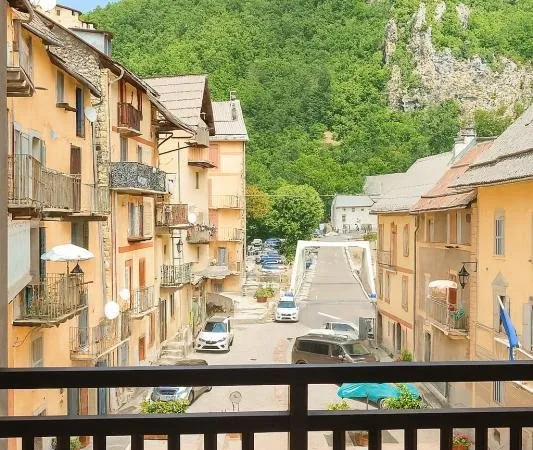 Charmant appartement 3 pièces avec balcons - Un pied-à-terre au coeur des Alpes, entre authenticité 