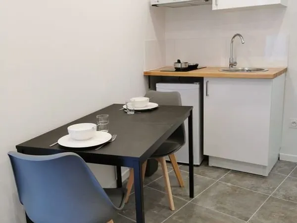 Sans frais d'agence Studio meublé de 13 m² -Rue du sentier