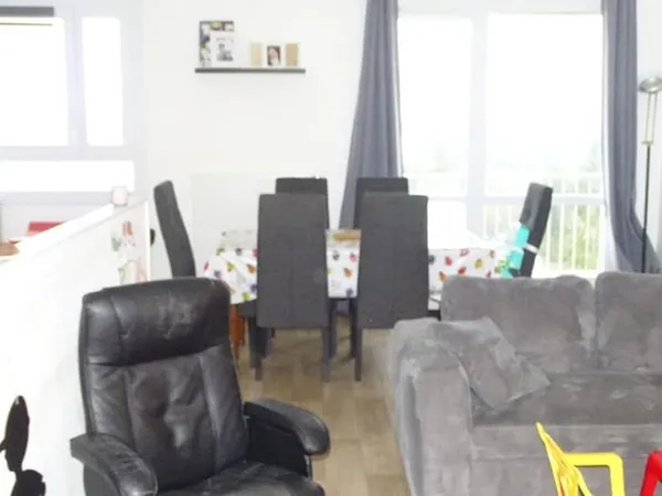 Investisseur-T4 d'environ 79 m² avec balcon- 3 chambres