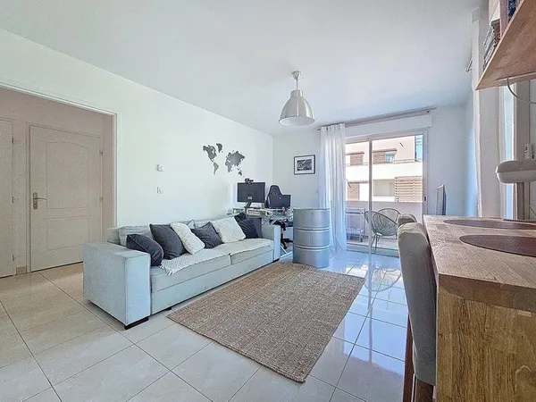 Charmant T2 avec balcon - Port Marianne - Montpellier