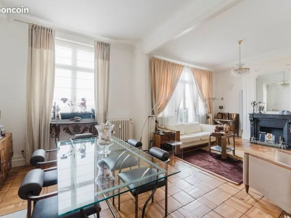 Appartement - 162,38 m² - 8 pièces