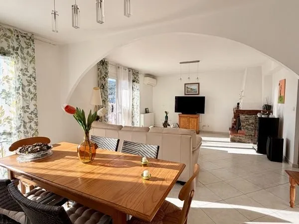T3/4 traversant, 2 terrasses, cheminée