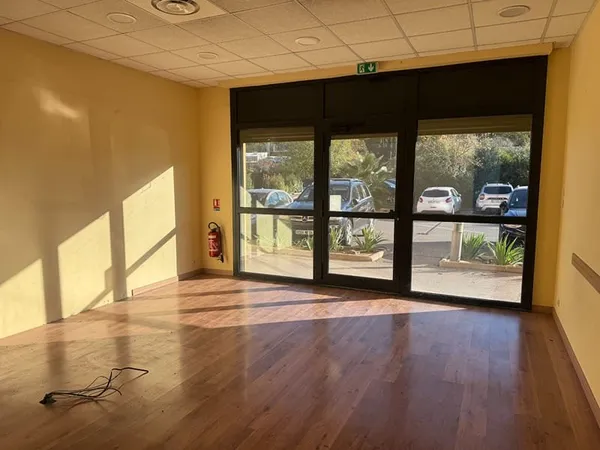 AIX SUD LOCAL 79M² PARKING