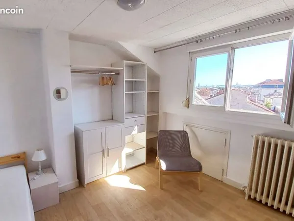 Chambre meublée en résidence étudiante