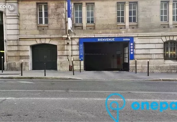 Parking/box 12 m² PARIS 08