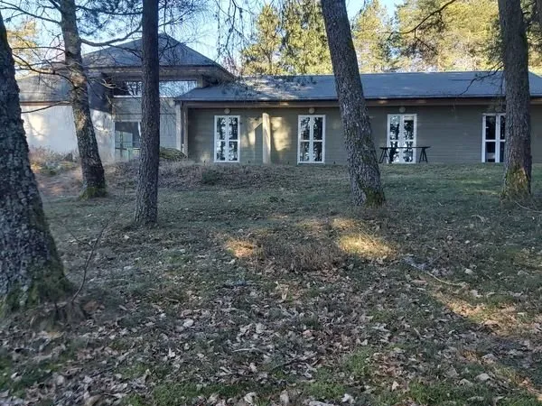 Vends murs 2 bâtiments d'hébergements touristiques dans le Parc Naturel de Millevache, chaq