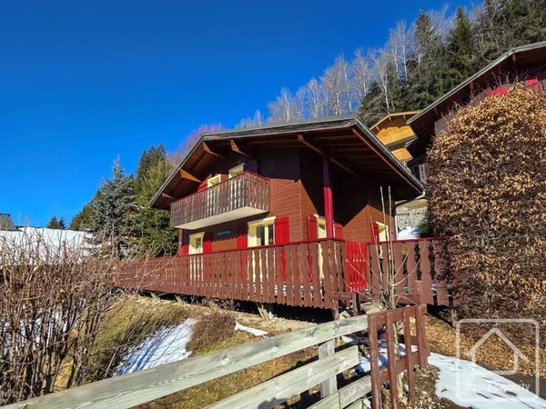 Un chalet moderne de trois chambres avec des vues fantastiques !