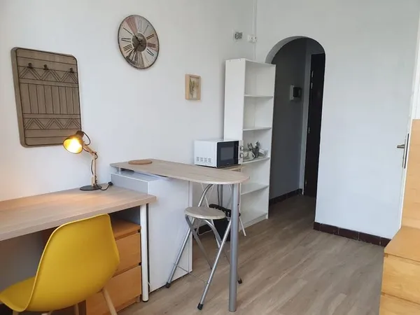 Chambre de 16m2 à louer sur Arles