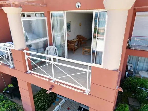 Appartement 2 Pièces Dernier Étage avec Vue Mer, Terrasse et Parking à Théoule-sur-Mer