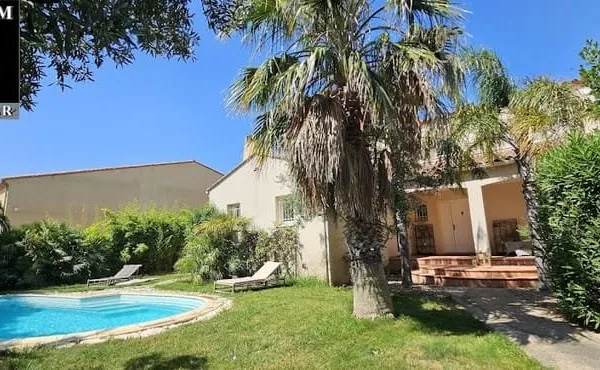Maison 6 pièces 242 m²