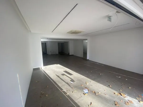 Boutique 2 pièces 220 m²