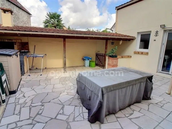 Maison 5 pièces de 100 m2 à vendre à MANTES LA VILLE (78) au prix de 237000 euros