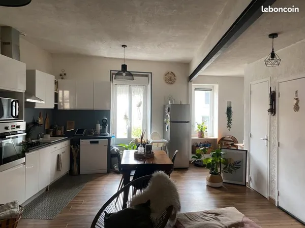 Maison de village avec cour et terrasse