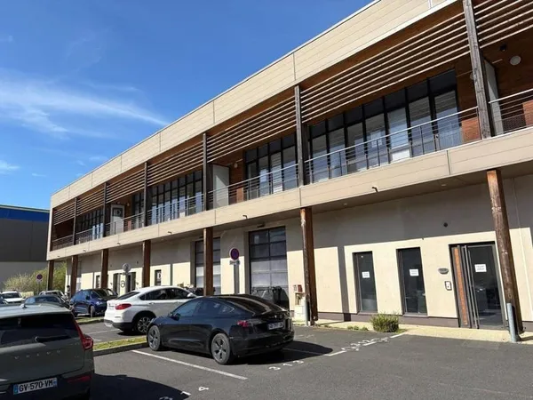 Local d'activité 393 m²