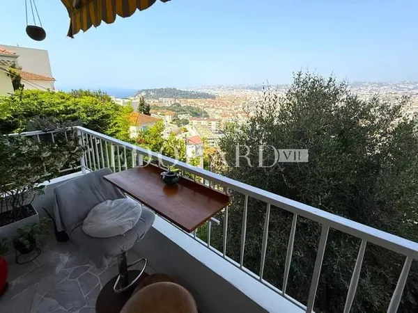 Vendu - Dans le quartier recherché du Mont Boron, superbe trois pièces avec vue panoramique sur la v