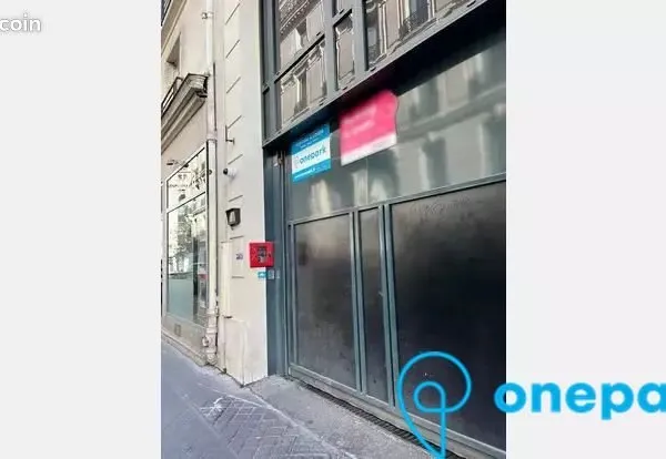 Parking/box 12 m² PARIS 09