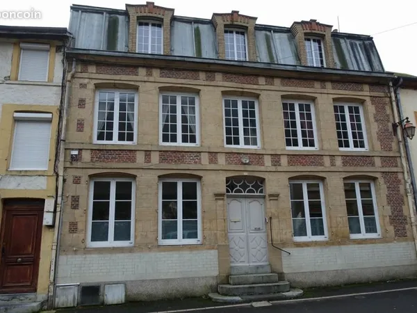 Maison centre ville de Monthermé, 212 m² habitables, terrain de 837m² avec garages et jardin