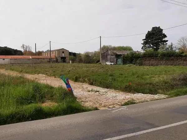 Terrain constructible de 533m2 à Coëx 85220