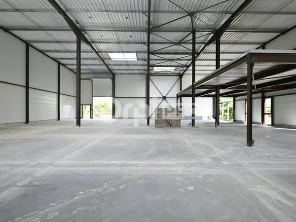 Local d'activité 549 m²
