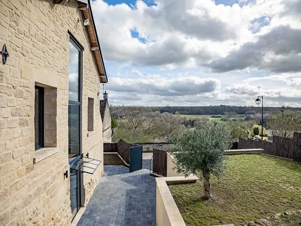 Maison ancienne rénovée en pierres et ardoises avec jardin et vue proche Soissons