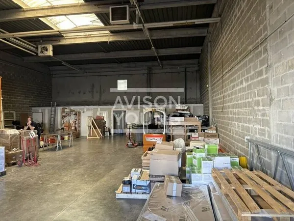 Local d'activité 1078 m²