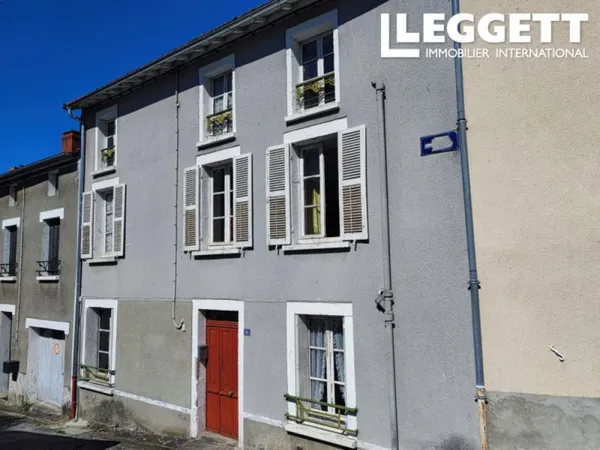 Grande maison de bourg à rénover avec jardin et vues