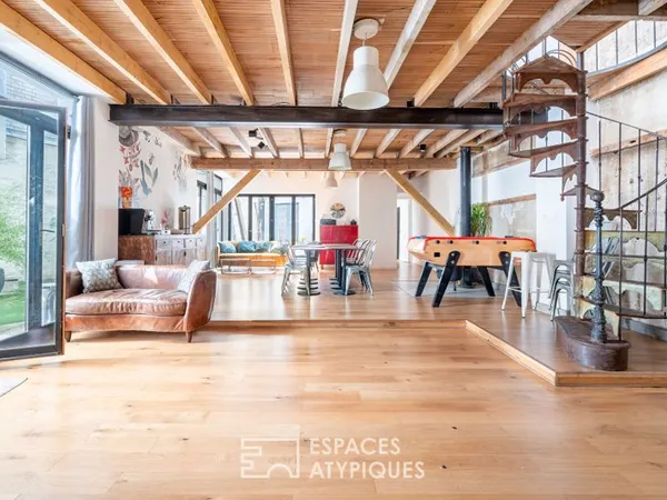Atelier en duplex à usage mixte dans une ancienne menuiserie