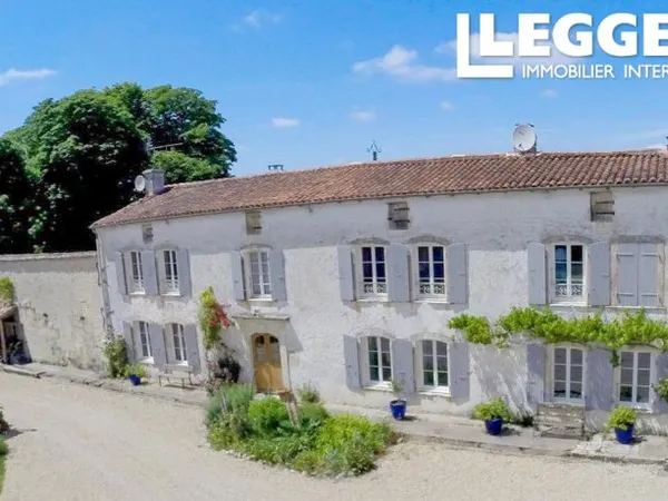 Bien immobilier de rendement Vente Surgères   1590000€