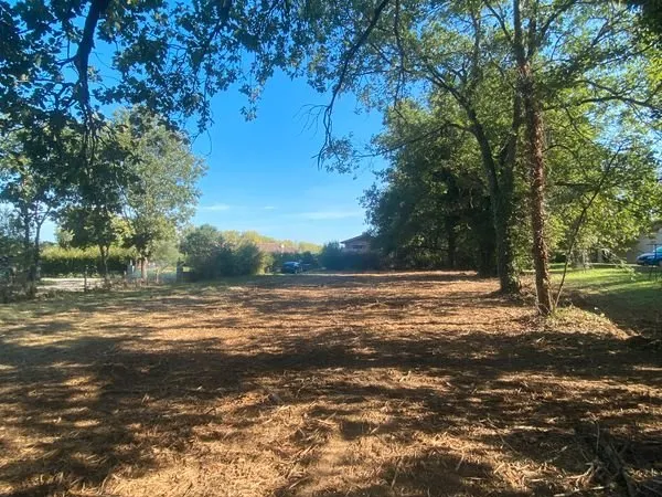 Terrain constructible 1324m²