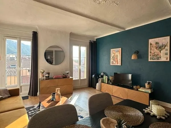À louer - Charmant T2 meublé au coeur de Toulon, à deux pas des Halles