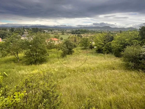 Terrain situé à Saint Jean De Maruejols de 1522 m2