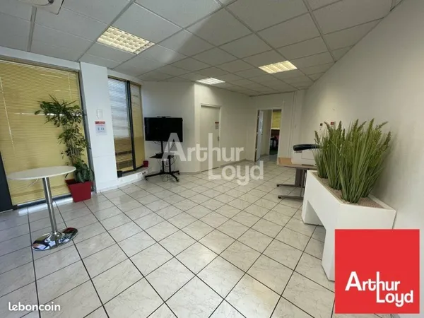BUREAUX 300 m² NIORT