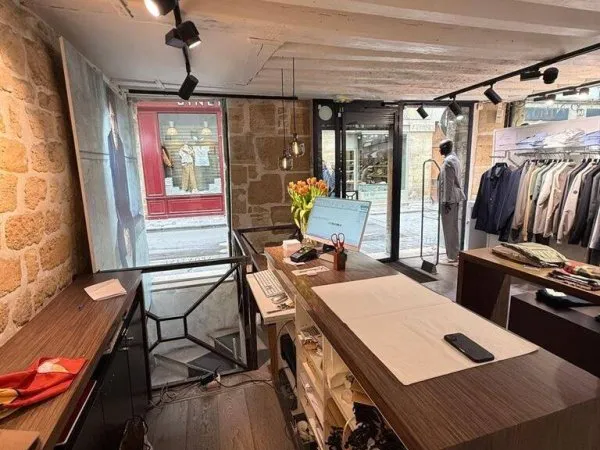Boutique 2 pièces 112 m²