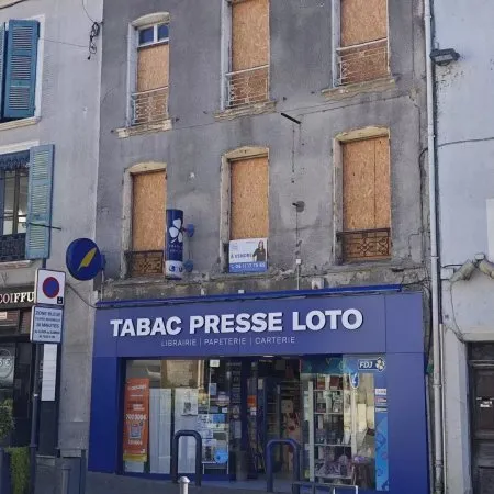 Ensemble immobilier + murs commerciaux