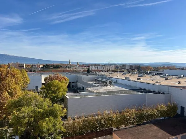 Appartement T3 en dernier étage avec vues dégagées, deux terrasses, stationnement et cave - Carpentr