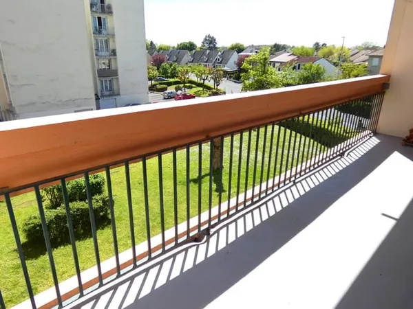 Aurillac beau T3 rénové, ascenseur, garage