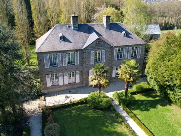 À VENDRE EXCEPTIONNEL MANOIR DU XIXe SIÈCLE À CONDÉ EN NORMANDIE