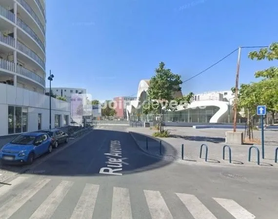 Local commercial 616 m²