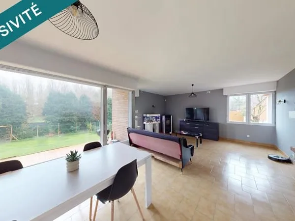 Maison familiale pleine de potentiel à l'intérieur comme à l'extérieur !