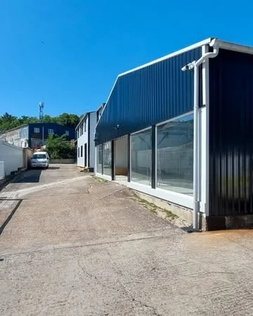 Entrepôt showroom etampes