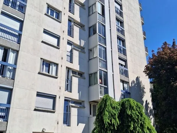 Parking/box 16 m² Saint-Martin-d'Hères