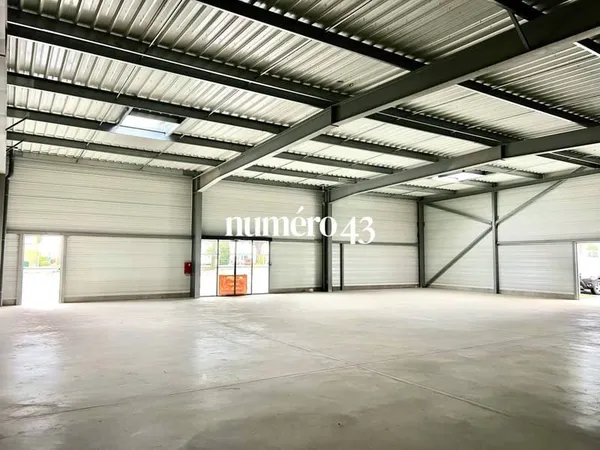 Local commercial 308 m²