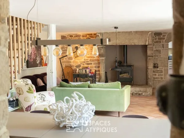 Charmante longère, son atelier d'artiste et sa dépendance en pierre