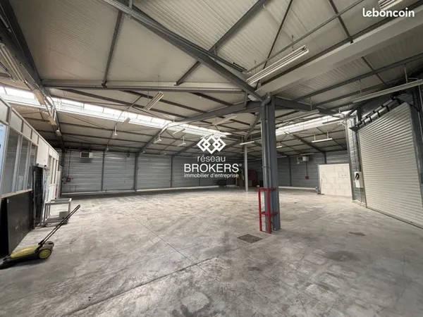 Local 1030 m² Dannemarie-sur-Crète