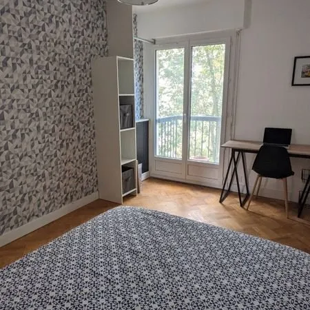 Chambre dans appartement 100m2