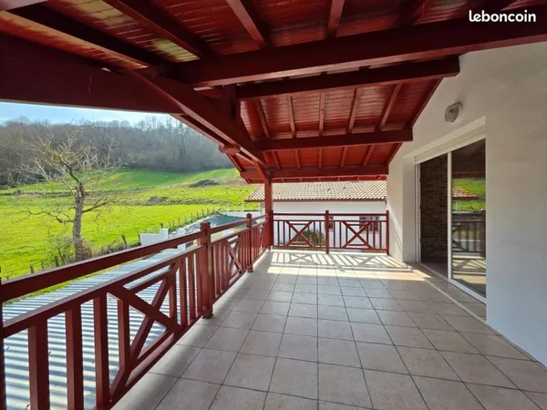 Joli T3 de 78 m² au dernier étage