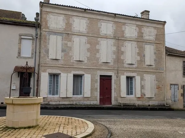 Maison de Maitre avec jardin et dépendance