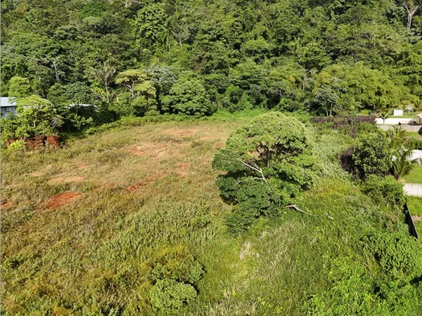 Terrain 1200 m²