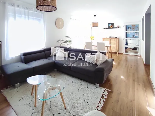 A Peltre maison de 135 m2 au coeur du village, 3 chambres, jardin, entièrement rénovée, atypique et 